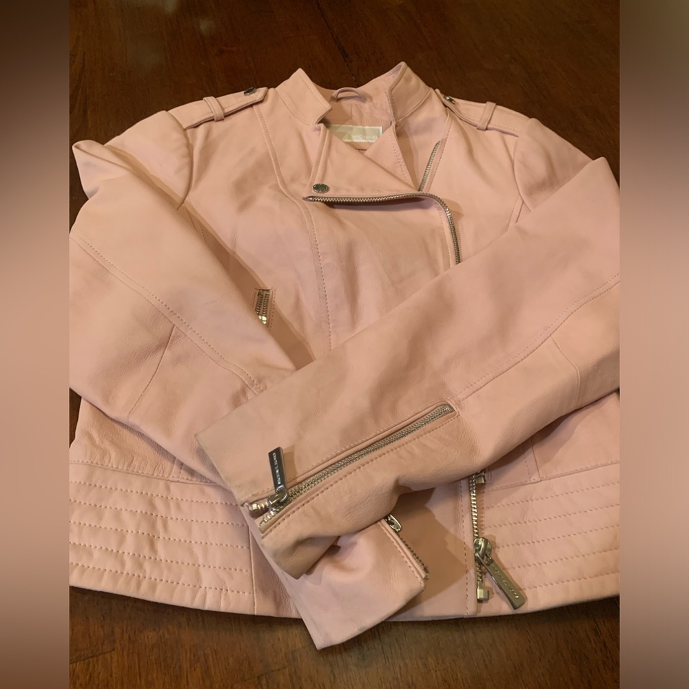 Rare Brand new Michael Kors authentic 100% pink-peach color leather buttery j…